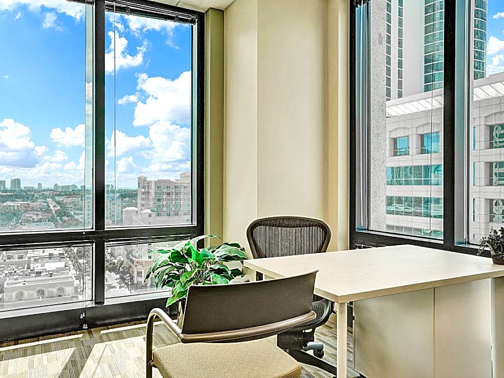 Carr Workplaces Las Olas - Coworking & Office Space