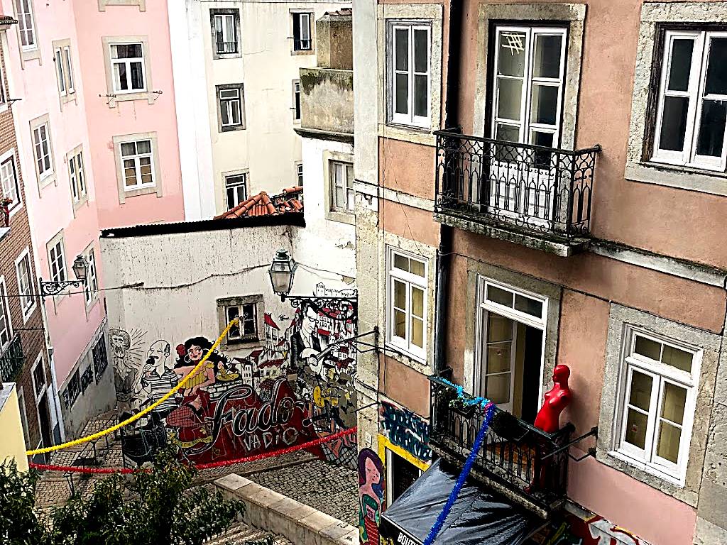 Mural graffiti Fado Vadio