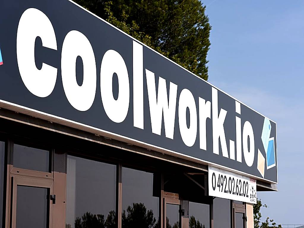 COOLWORK - Coworking & Bureaux à partager ou bureau privé à louer, vue mer et parking (06)