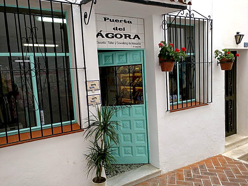 Puerta Del Ágora