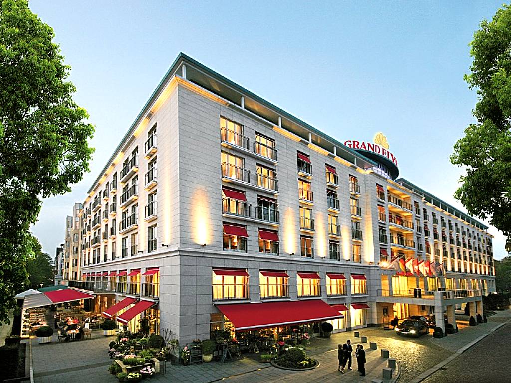 Grand Elysée Hotel