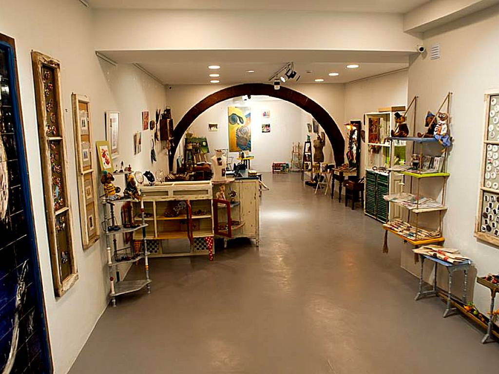 Art Center Caravel gallery and gift shop