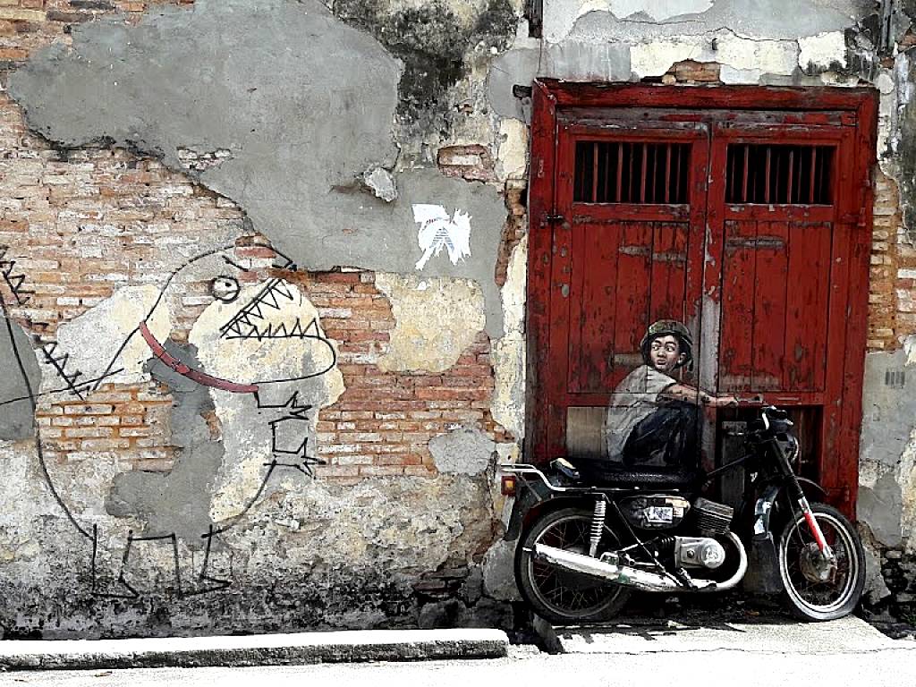 Mural - Kids on bicycle by Ernest Zacharevic