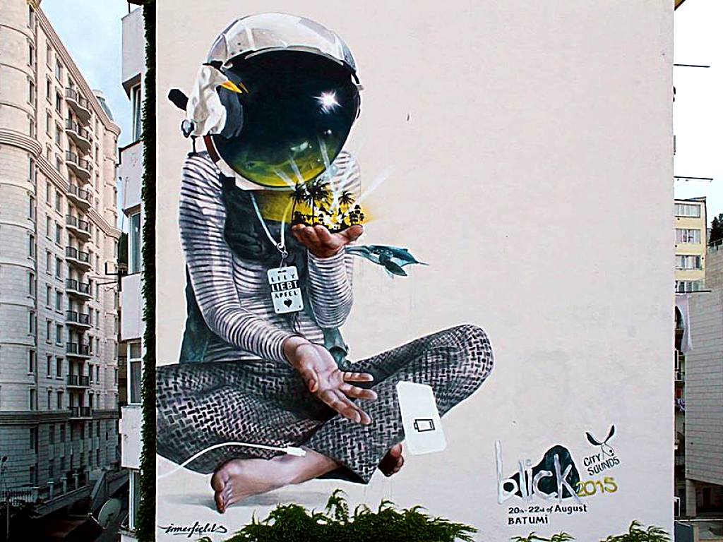 Street art by Innerfields - Cosmic Girl mural