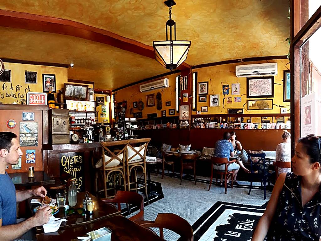 A La Folie Cafe
