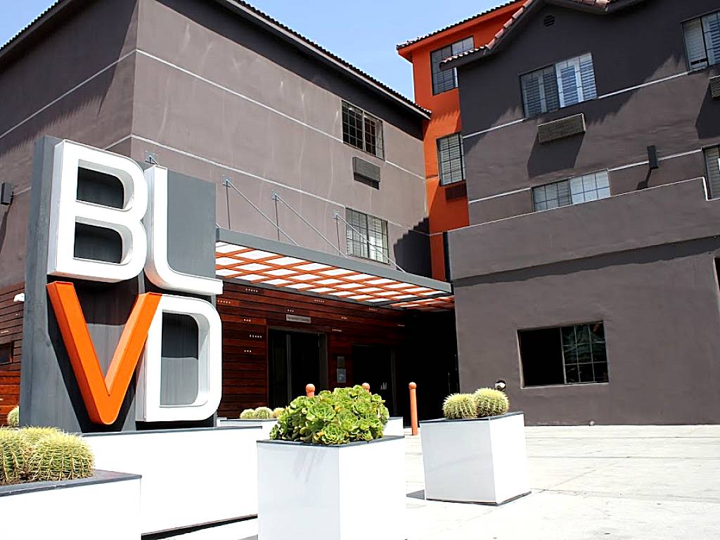 BLVD Hotel & Suites