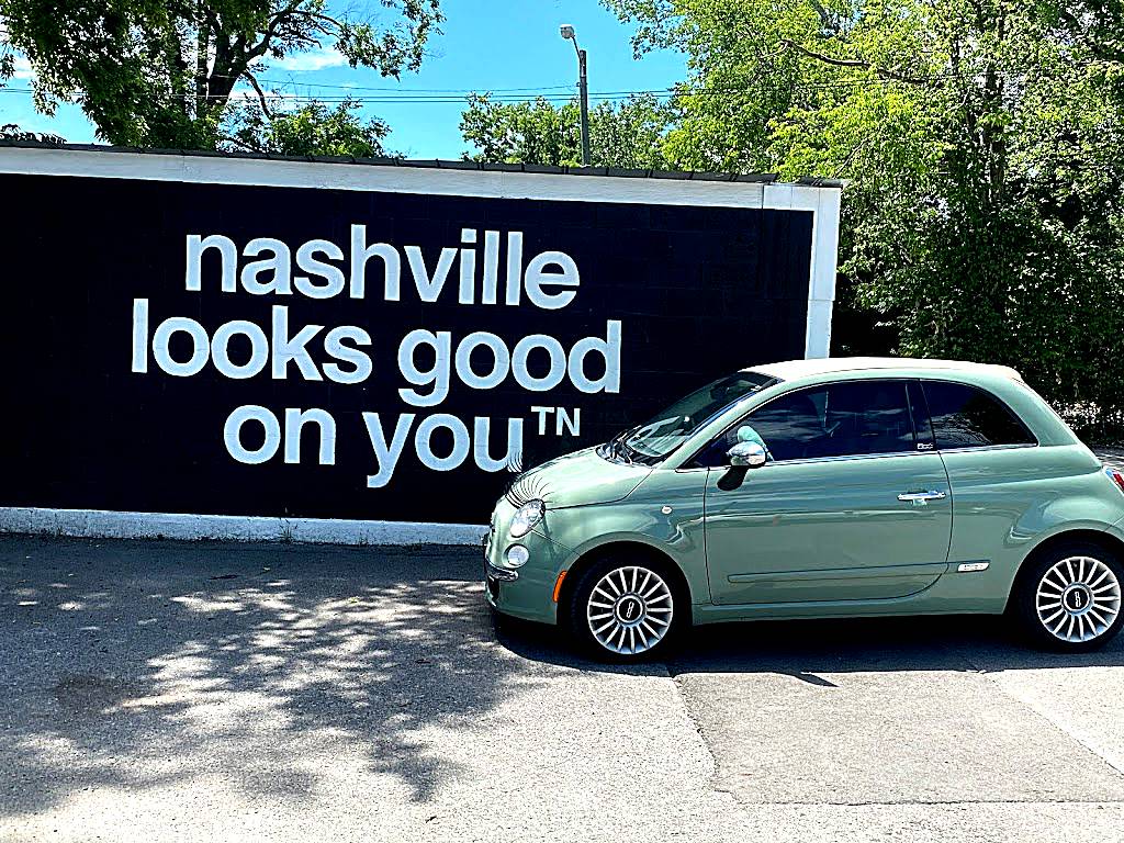 Nashville Looks Good On You Mural